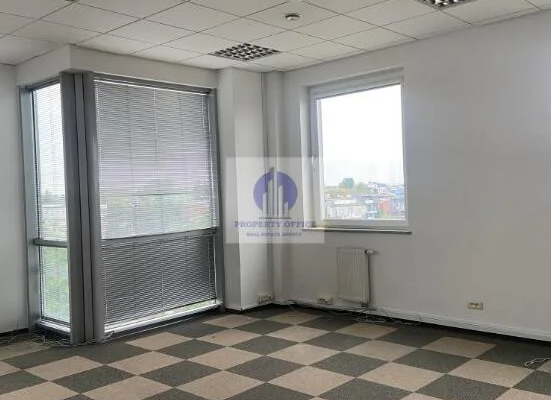 Włochy: lokal biurowy 81,04m2 do wynajęcia