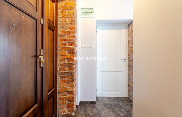 Dwupokojowy apartament z historycznym charakterem