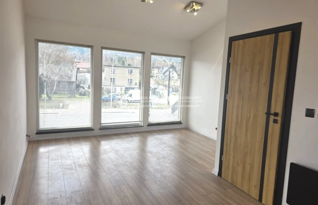 Lokal mieszkalny na wynajem - 60 m² | Usługi, handel, biuro lub cele mieszkalne | Parking w cenie  

 Do wynajęcia funkcjonalny