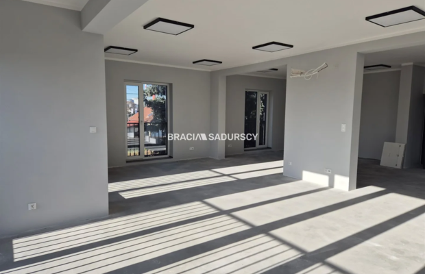 Wolnostojący obiekt biurowy- 300m2!!!