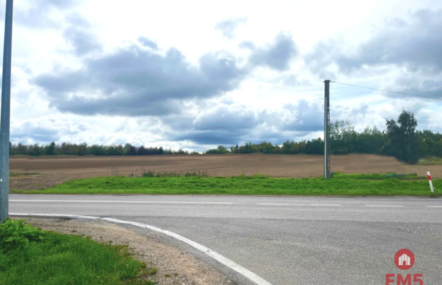 Działka inwestycyjna przy drodze