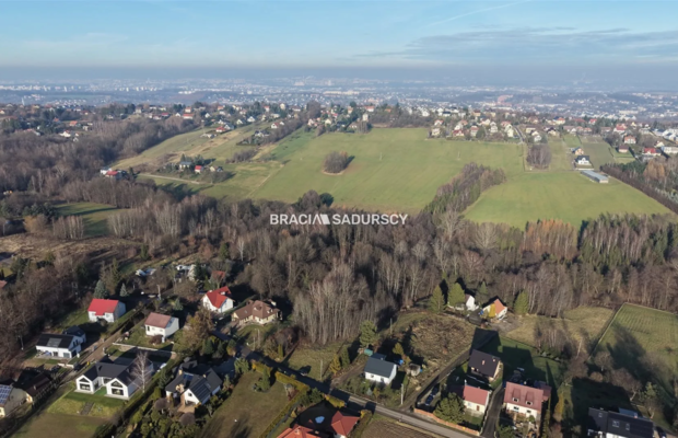 D  ziałka budowlana o pow. 29 arów w Sygneczowie gm. Wieliczka   
 
Oferujemy na sprzedaż działkę budowlaną położoną w malownic