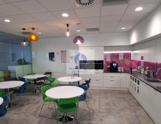 Włochy: lokal biurowy 919,50 m2 do wynajęcia
