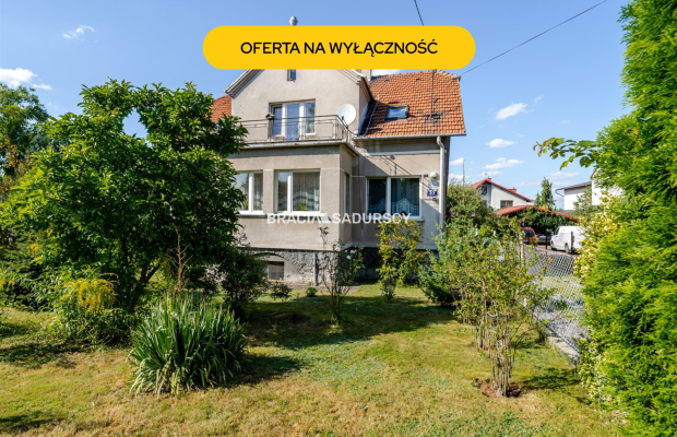 DOM NA SPRZEDAŻ - KRAKÓW, BIEŻANÓW  

 2 niezależne poziomy | ok. 200 m² | 14 arów działki | podpiwniczenie | 2 garaże 

  Dom 