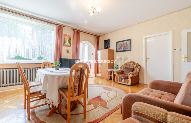 DOM NA SPRZEDAŻ - KRAKÓW, BIEŻANÓW  

 2 niezależne poziomy | ok. 200 m² | 14 arów działki | podpiwniczenie | 2 garaże 

  Dom 