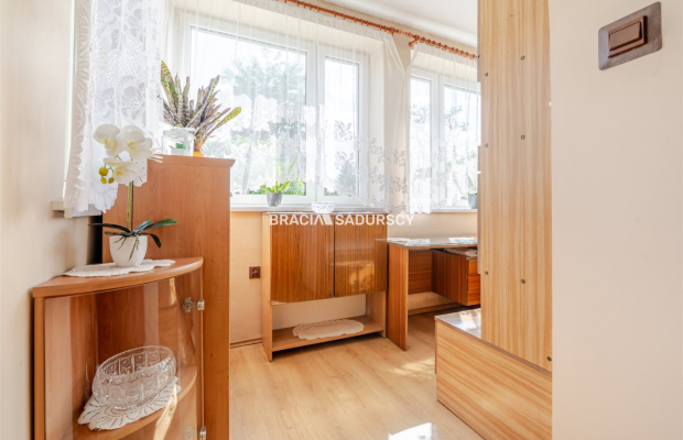 DOM NA SPRZEDAŻ - KRAKÓW, BIEŻANÓW  

 2 niezależne poziomy | ok. 200 m² | 14 arów działki | podpiwniczenie | 2 garaże 

  Dom 