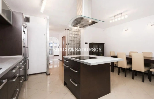 Dwupoziomowy apartament z balkonem os. zamknięte