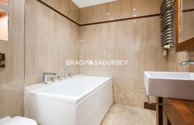 Dwupoziomowy apartament z balkonem os. zamknięte