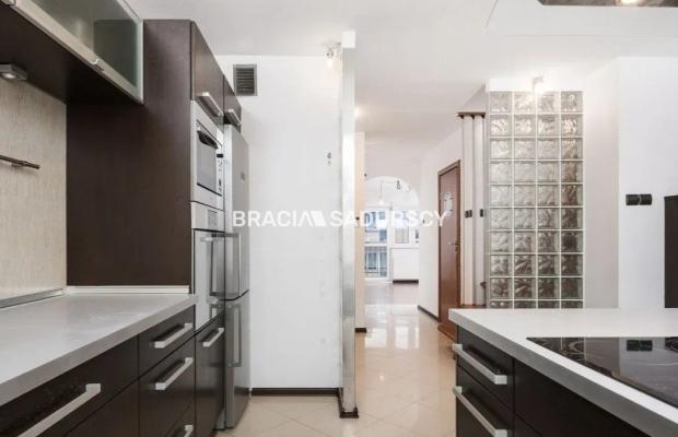 Dwupoziomowy apartament z balkonem os. zamknięte