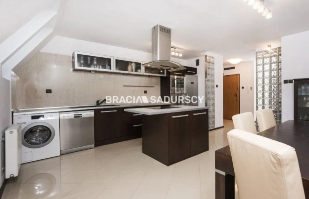 Dwupoziomowy apartament z balkonem os. zamknięte
