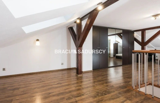 Dwupoziomowy apartament z balkonem os. zamknięte