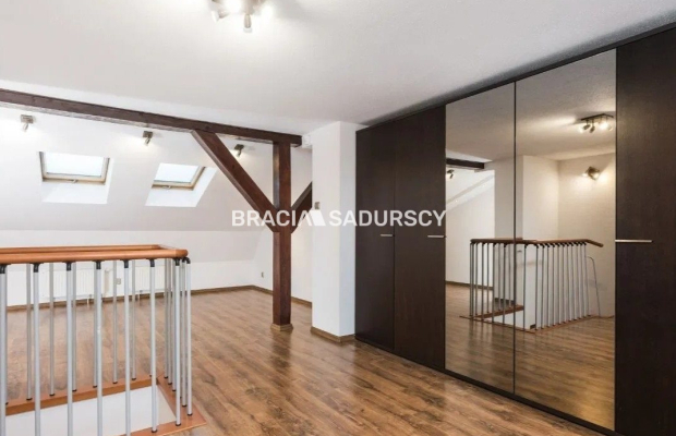 Dwupoziomowy apartament z balkonem os. zamknięte