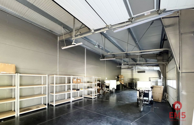 Hala z zapleczem biurowo-socjalnym, 570 m2