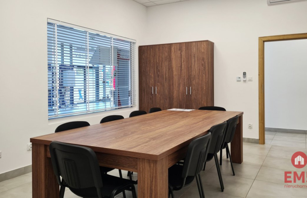 Budynek 1400 m2. Szkoła, fitness, gabinety