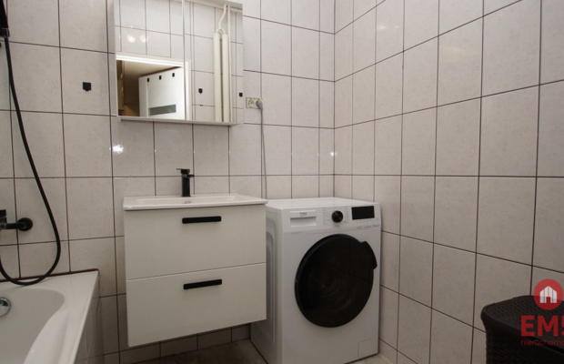 Przestronne mieszkanie w zielonej okolicy.