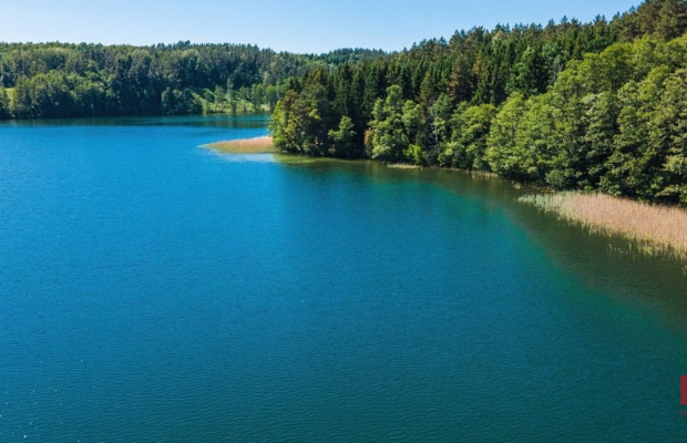 Mazury, jezioro Garbas, duża działka.