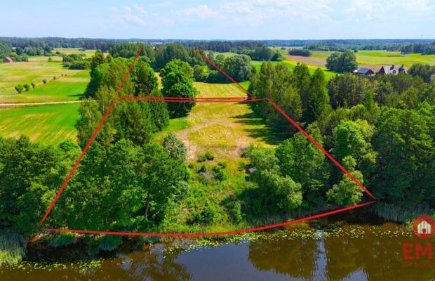 Działka nad jeziorem