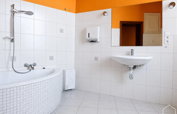Przestronny apartament w kamienicy z windą
