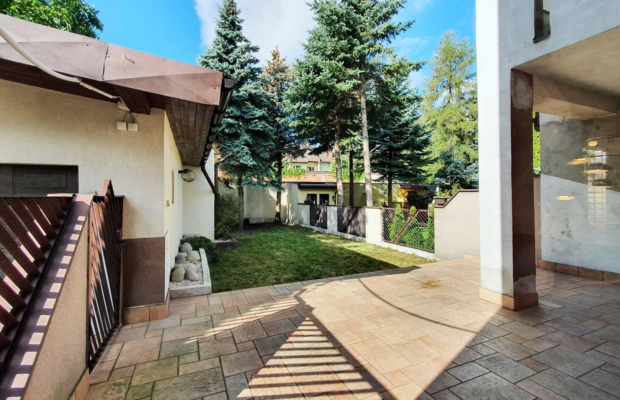 Julianów - do wynajęcia dom 300 m2 dwa garaże