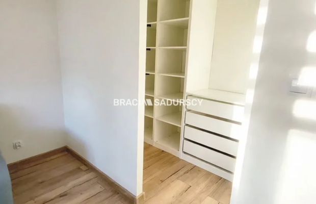 Oferujemy Państwu mieszkanie zlokalizowane na os. Szkolnym w Nowej Hucie 
 
Mamy klucze do nieruchomości    
 
   Lokalizacja: 