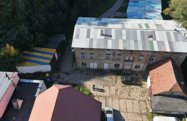 Kompleks produkcyjno-mieszkalny z halami i działką 6000 m² – Mieroszów
