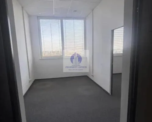Włochy: lokal biurowy 50,60 m2 do wynajęcia