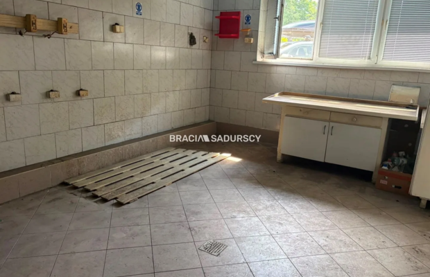 Działka budowlana 300m2 z budynkiem: gaz,prąd,woda