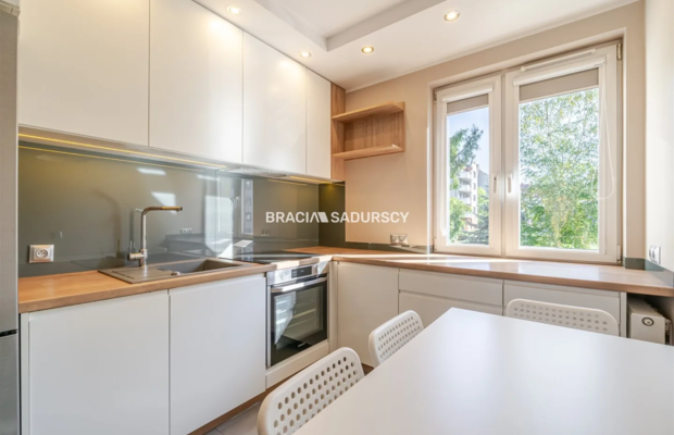 2 POKOJE | 52 m² | BALKON | OSOBNA KUCHNIA |
