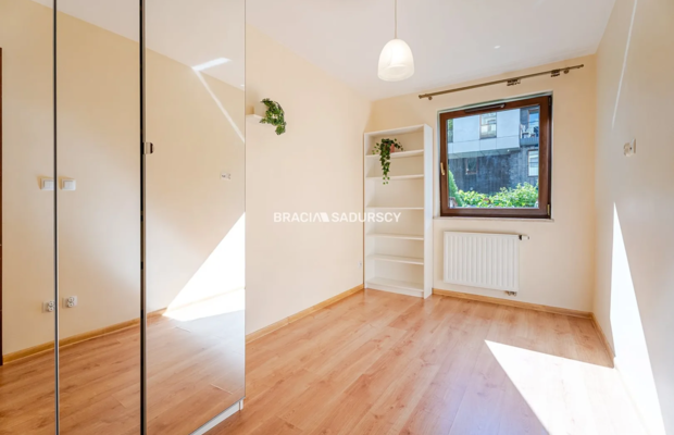 APARTAMENT Z OGRÓDKIEM  41,63 m² - GRZEGÓRZKI - TARASY WIŚLANE  

 Cena: 850 000 zł wraz z komórką lokatorską. 

 Na sprzedaż k