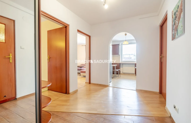 2 piętro, balkon, 3 pok., piwnica,zielono, parking