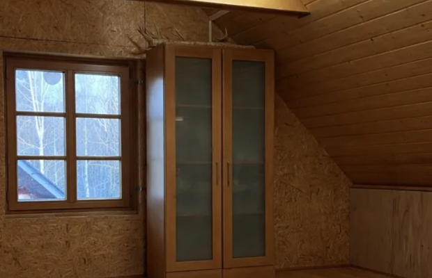 Drewniany dom premium nad stawem | 1 ha | Sauna |
