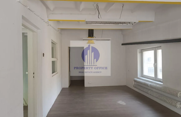 Włochy: magazyn/usługi 81,70 m2