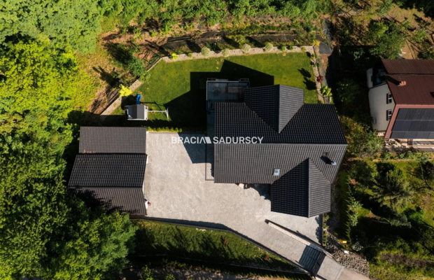 Kameralny dom wraz z leśną działką - 5 sypialni