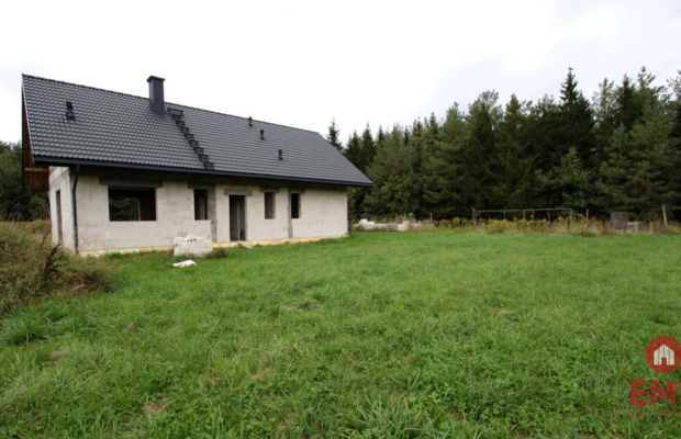 Dom w otoczeniu lasu | działka 2400 m²