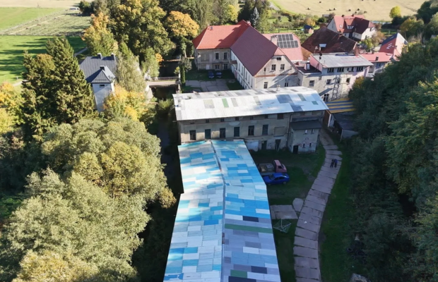 Kompleks produkcyjno-mieszkalny z halami i działką 6000 m² – Mieroszów