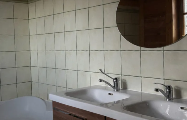 Drewniany dom premium nad stawem | 1 ha | Sauna |