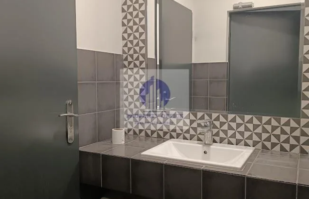 Włochy: lokal biurowy 30,80 m2 do wynajęcia