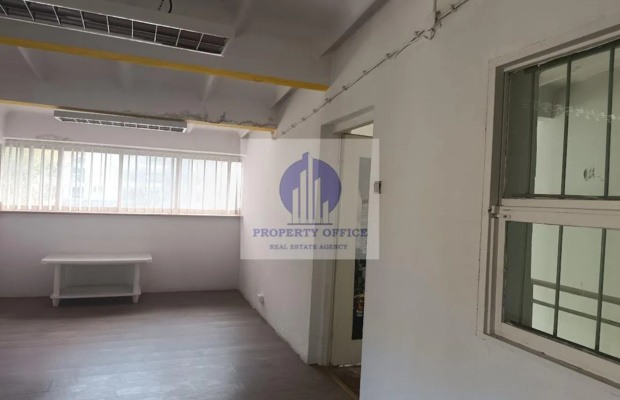 Włochy: magazyn/usługi 81,70 m2