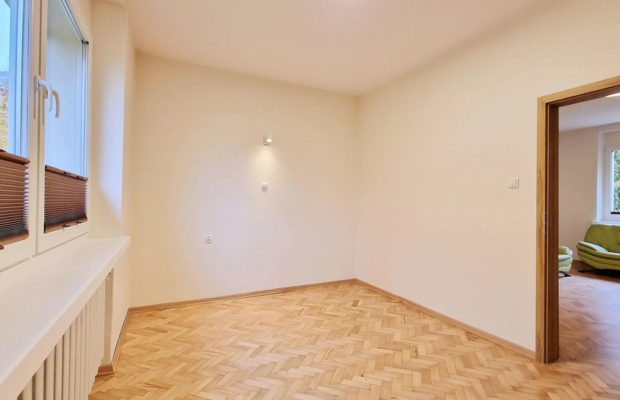 Julianów - dom o pow. 225 m2 garaż ul. Bema