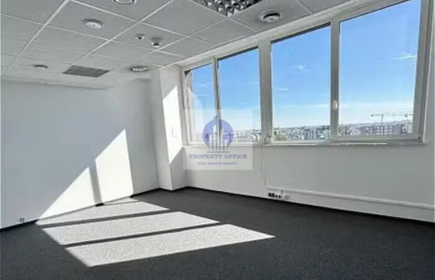 Włochy: lokal biurowy 17,60m2 do wynajęcia