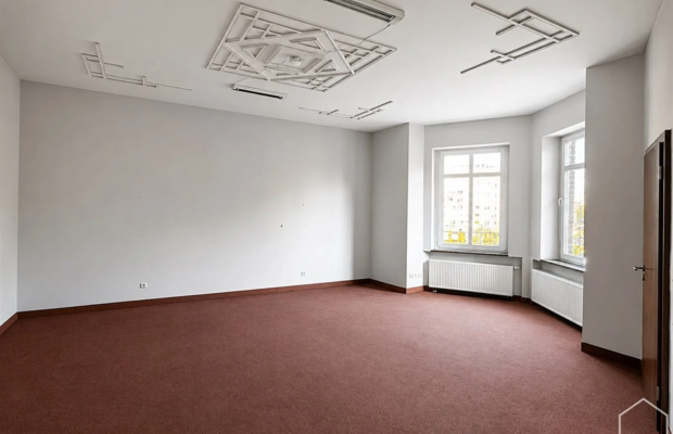 Przestronny apartament w kamienicy z windą