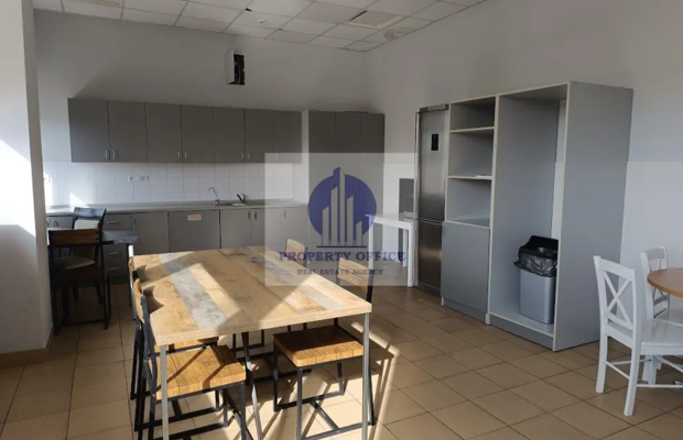 Włochy: lokal biurowy 30,80 m2 do wynajęcia