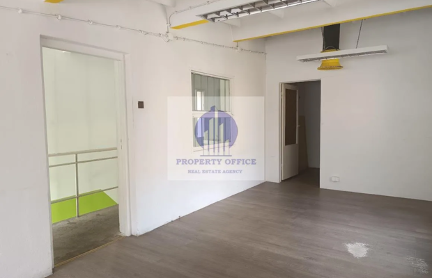 Włochy: magazyn/usługi 81,70 m2