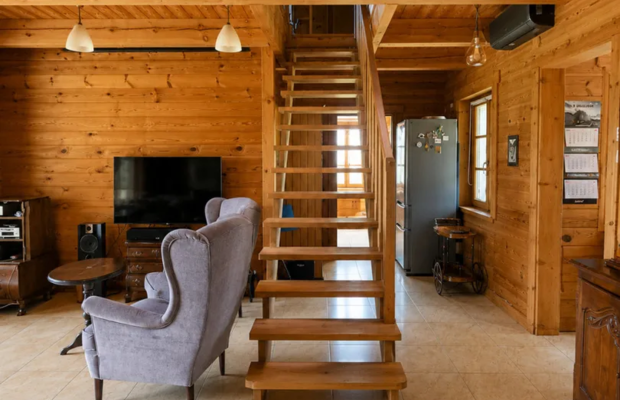 Drewniany dom premium nad stawem | 1 ha | Sauna |