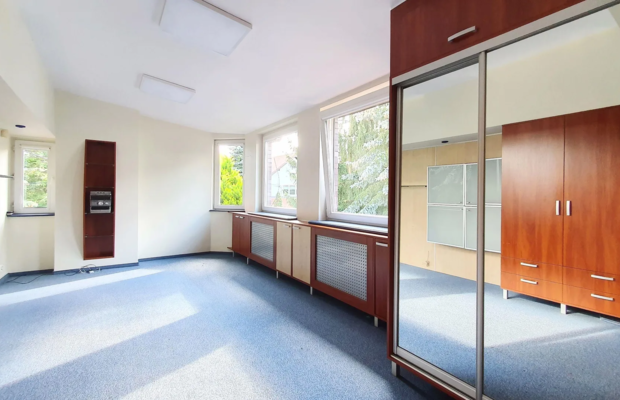 Julianów - do wynajęcia dom 300 m2 dwa garaże