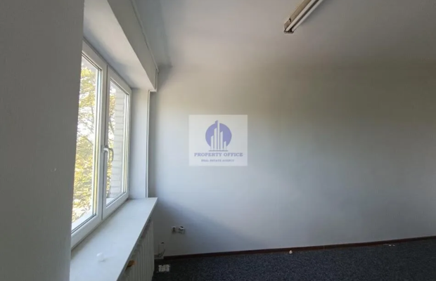 Włochy: lokal biurowy 13,70m2 do wynajęcia