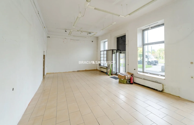 Lokal usługowo-handlowy ok. 150m2 – duża witryna
