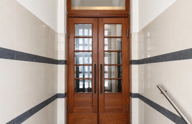 Przestronny apartament w kamienicy z windą
