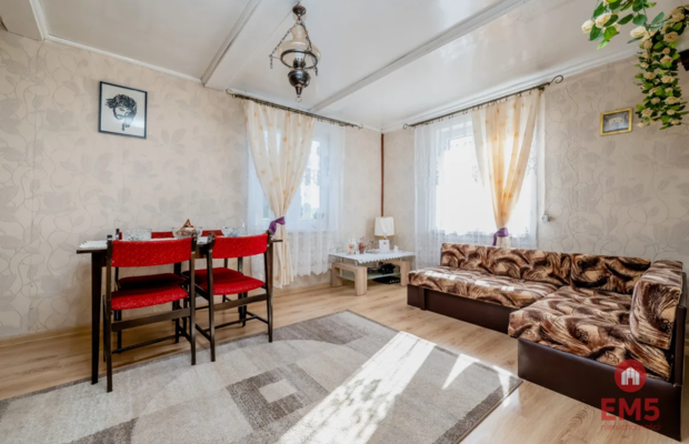 Zadbane siedlisko z budynkami gospodarczymi 7400m²