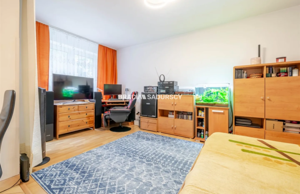 Sprzedam, duża kuchnia, 2-pok z balkonem 